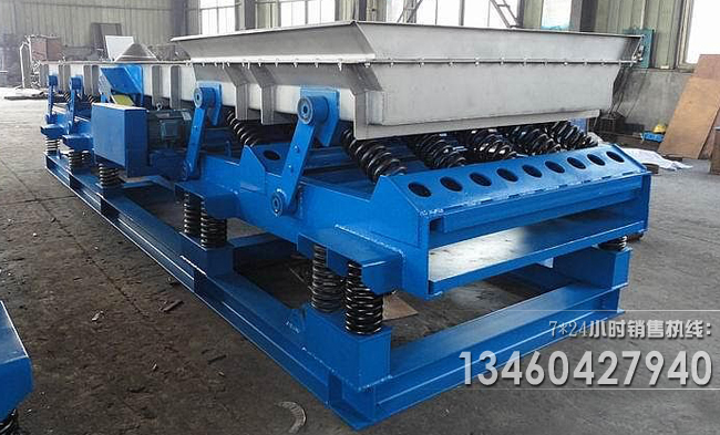 加寬長距離振動輸送機(jī)圖片