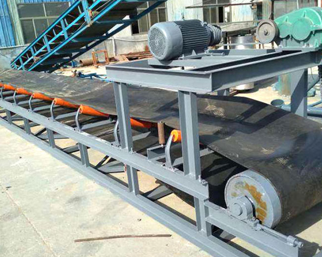 砂石皮帶輸送機(jī)多少錢一下，材質(zhì)一樣嗎？