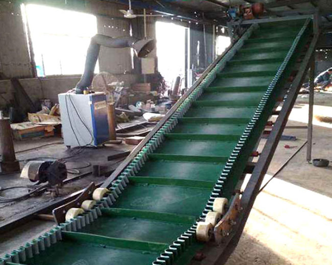 砂石皮帶輸送機(jī)多少錢一下，材質(zhì)一樣嗎？