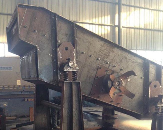 礦山振動篩積壓石粉怎么處理，防堵篩網(wǎng)