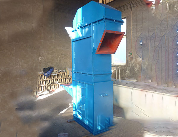 高塔復合肥專用斗提機復合肥生產(chǎn)工藝不可缺少設(shè)備