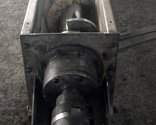 不銹鋼螺旋輸送機(jī)葉片撕裂、軸裂縫、軸段斷裂處理