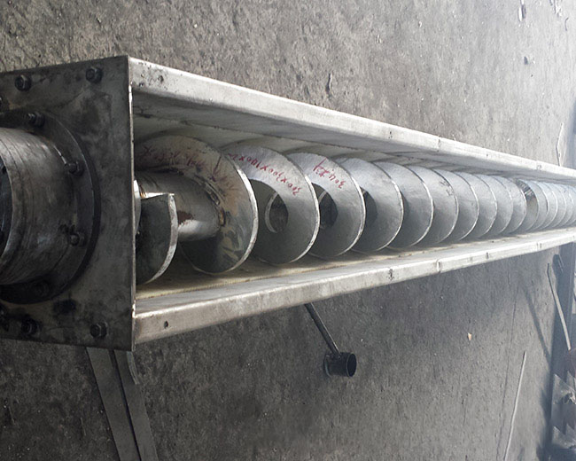 不銹鋼螺旋輸送機(jī)葉片撕裂、軸裂縫、軸段斷裂處理