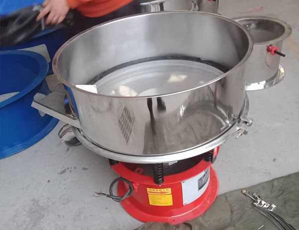 化工粉末加工過(guò)程中振動(dòng)篩分機(jī)的應(yīng)用