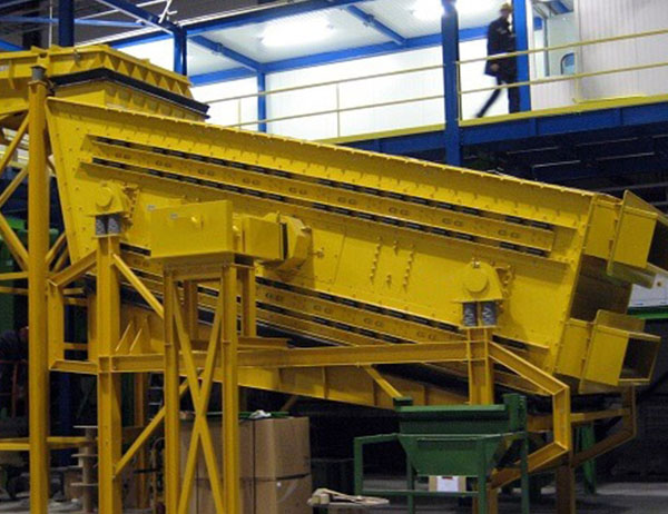 瓷土除渣利器-微粉弛張篩，一臺(tái)頂多臺(tái)方形搖擺篩