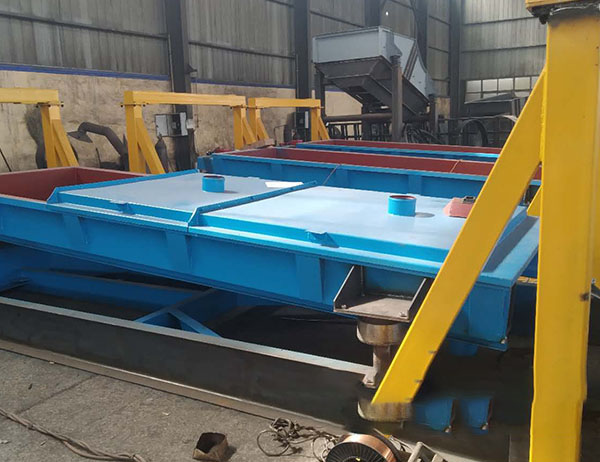 尿素、土壤有機肥篩分機使用的是一種篩機