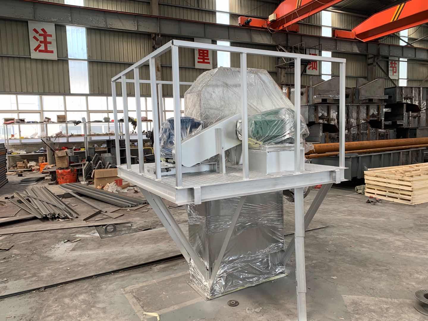 石英砂環(huán)鏈式斗式提升機應(yīng)用廣泛