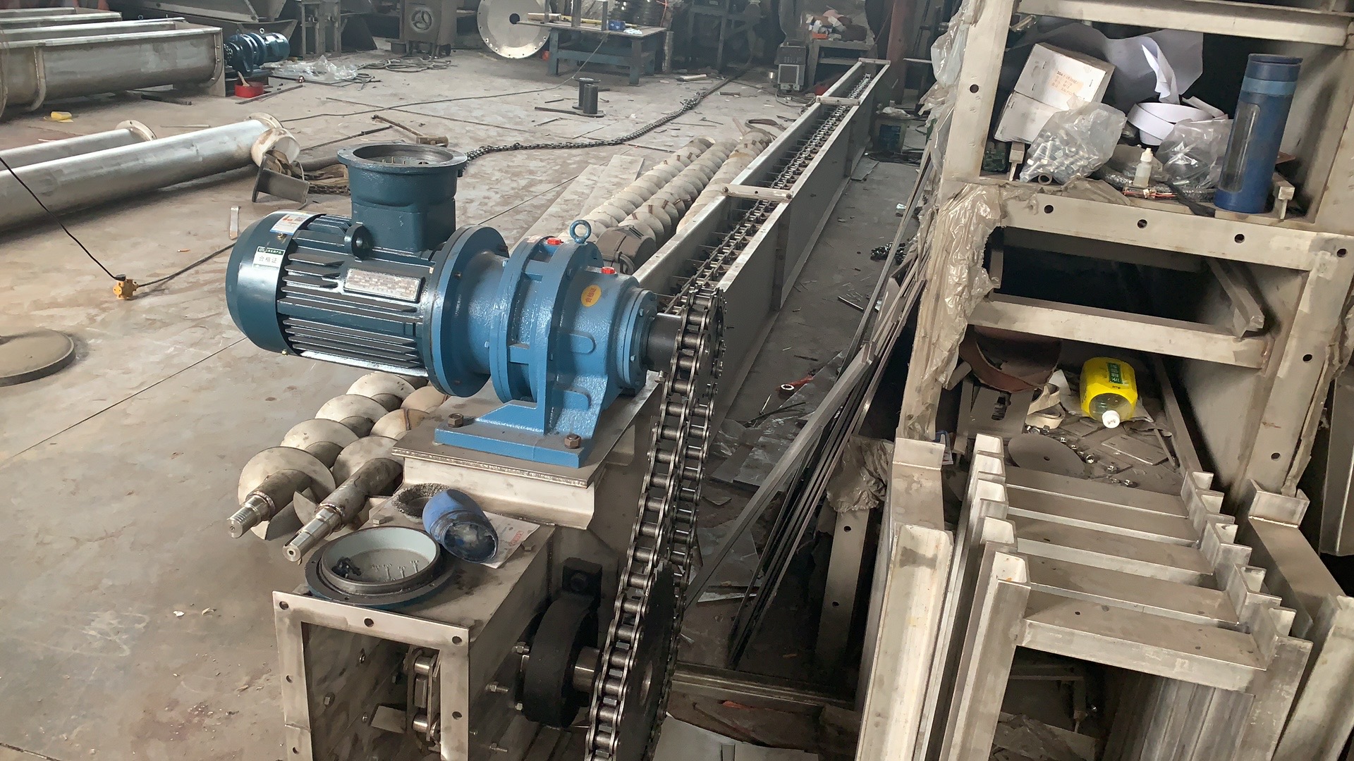 石灰石、粉煤灰雙鏈刮板輸送機(jī)使用介紹