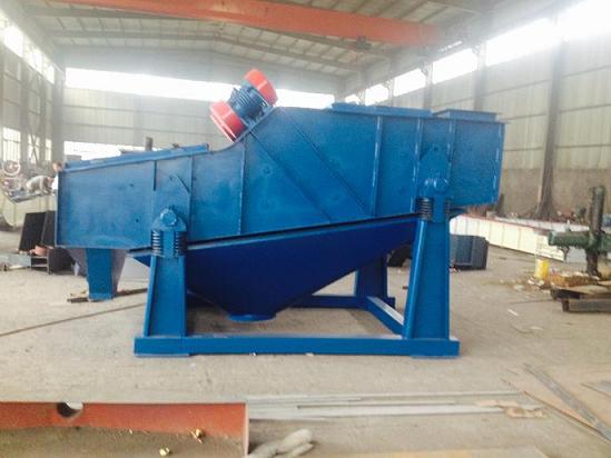 鵝卵石震動篩分設(shè)備選用直線振動篩經(jīng)濟實惠價格便宜