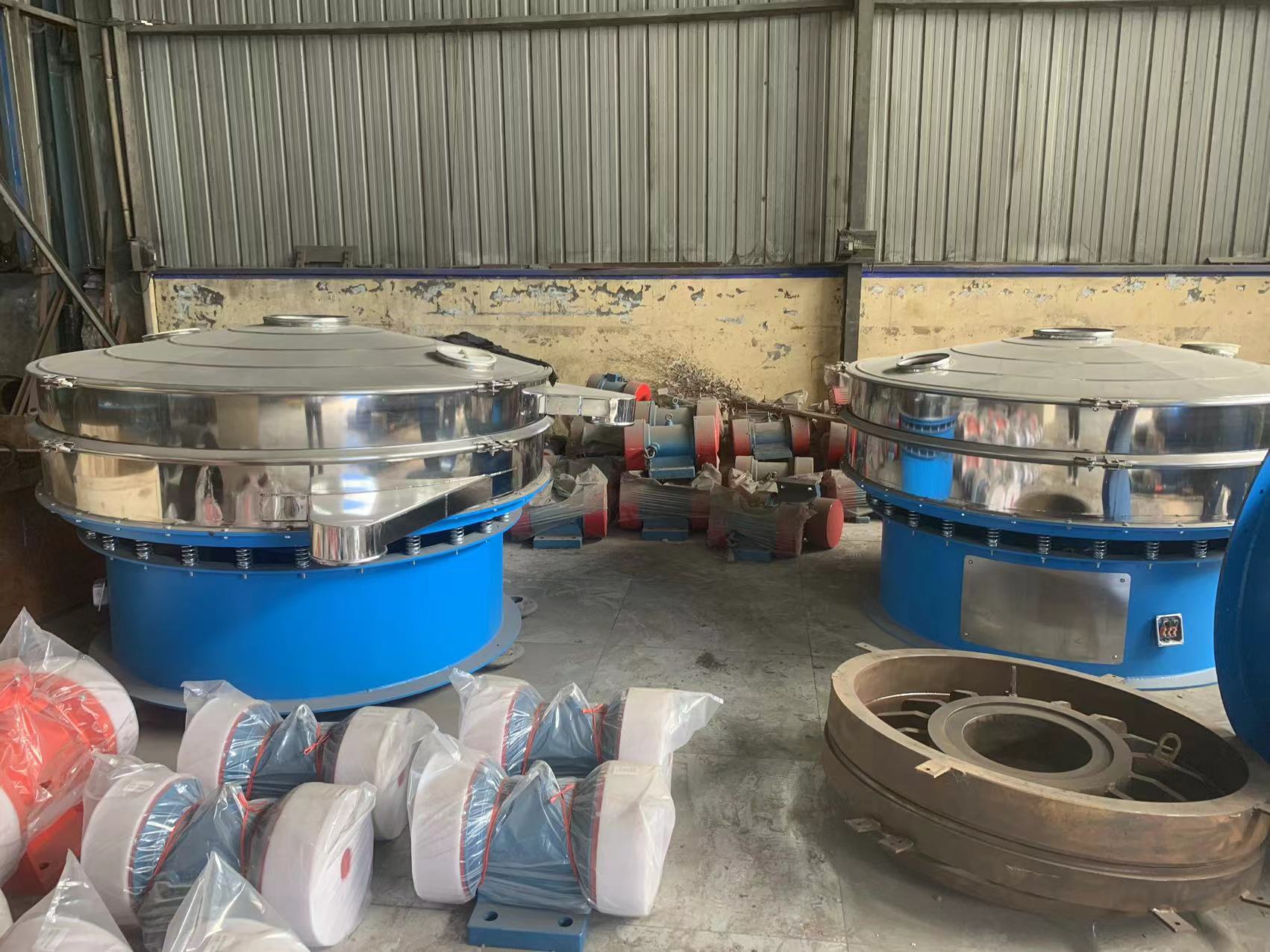 化工粉多層篩分機(jī)選擇圓盤(pán)振動(dòng)篩分機(jī)效果好