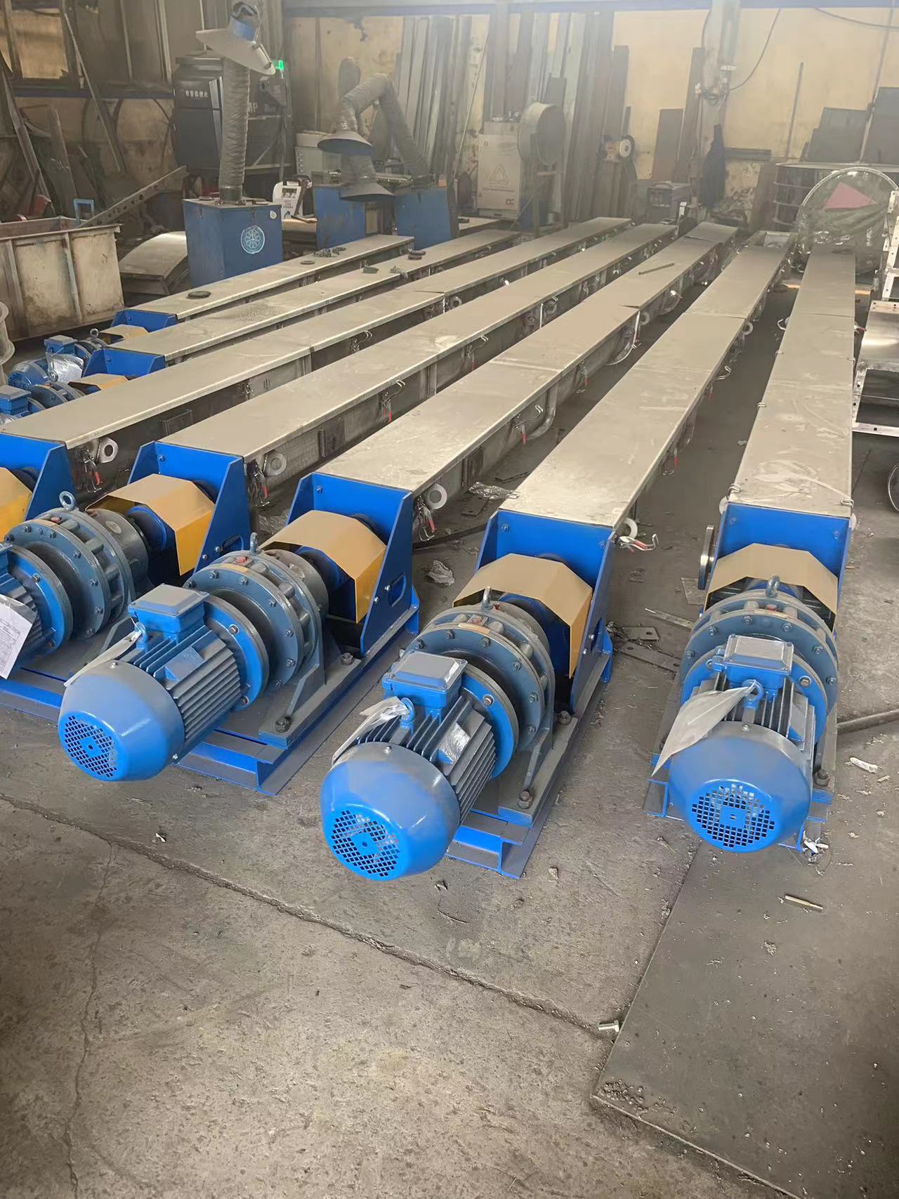 化肥廠、有機肥連續(xù)絞龍輸送機使用好